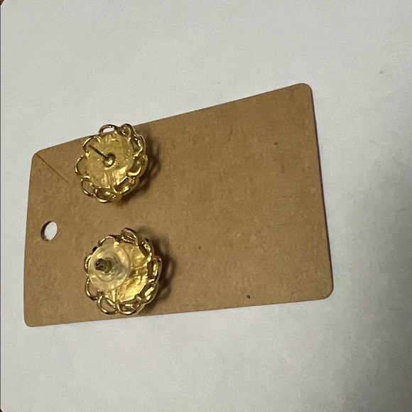 Elegant Gold and Cream Earrings - Picture 11 of 12